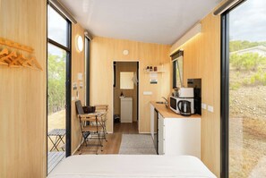 1 bedroom, bed sheets
