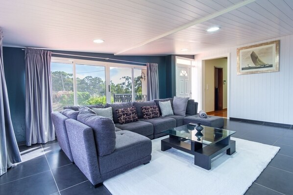 TV - GuestReady - Quinta das Estrelas (Ribeira Brava)