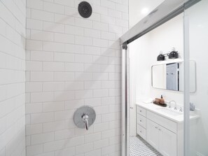 Shower, hair dryer, towels, soap - The Chester: Penthouse One Bedroom (Boston)