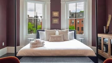 Desk, iron/ironing board, WiFi, bed sheets