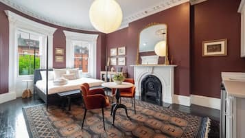 Desk, iron/ironing board, WiFi, bed sheets