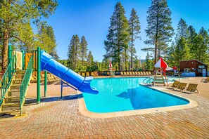 Pool - Dog-friendly snowbird escape with pool, hot tub & sauna access, & woodstove (Truckee)