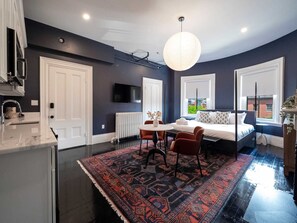 WiFi, bed sheets - The Chester: Vintage Elegance, Modern Comfort (Boston)