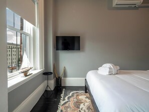 1 bedroom, desk, WiFi, bed sheets