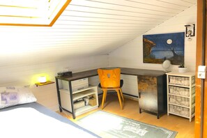 2 bedrooms, iron/ironing board, Internet
