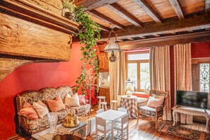 Smart TV, fireplace - Spacious holiday home in Vresse-sur-Semois with terrace (Vresse-sur-Semois)