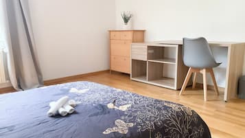 Laptop workspace, blackout curtains, free WiFi, bed sheets