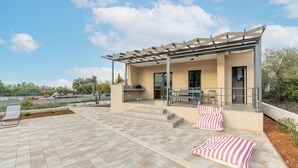 Outdoor dining - Holiday Home in Bilice with Pool (Bilice)