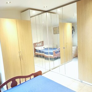 4 camere, ferro/asse da stiro, Wi-Fi, lenzuola