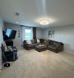 Téléviseur connecté, table de ping-pong