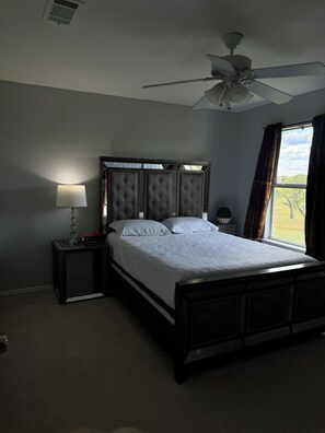 5 bedrooms, free WiFi, bed sheets - 5-Bedroom Second Floor Unit. Golf View, Near AT&T Stadium, Six Flags, & GP Epic  (Grand Prairie)