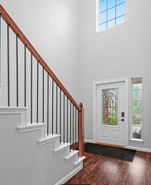 Interior - 5-Bedroom Second Floor Unit. Golf View, Near AT&T Stadium, Six Flags, & GP Epic (Grand Prairie)