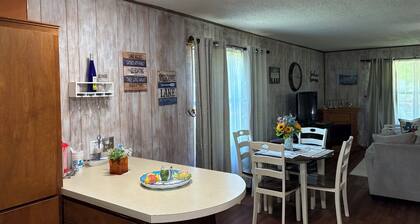 Cozy Cabin at Possum Kingdom Lake. Close to Rocker B Ranch & PK Ice House.