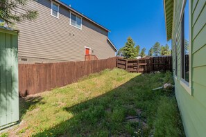 Exterior - Beautiful 5 Bedroom Flagstaff Home w/ Private Spa (Flagstaff)