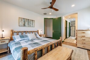 5 bedrooms, iron/ironing board, free WiFi, bed sheets - Beautiful 5 Bedroom Flagstaff Home w/ Private Spa (Flagstaff)