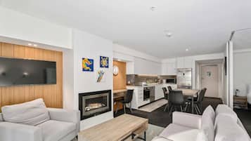 TV, fireplace, stereo, offices