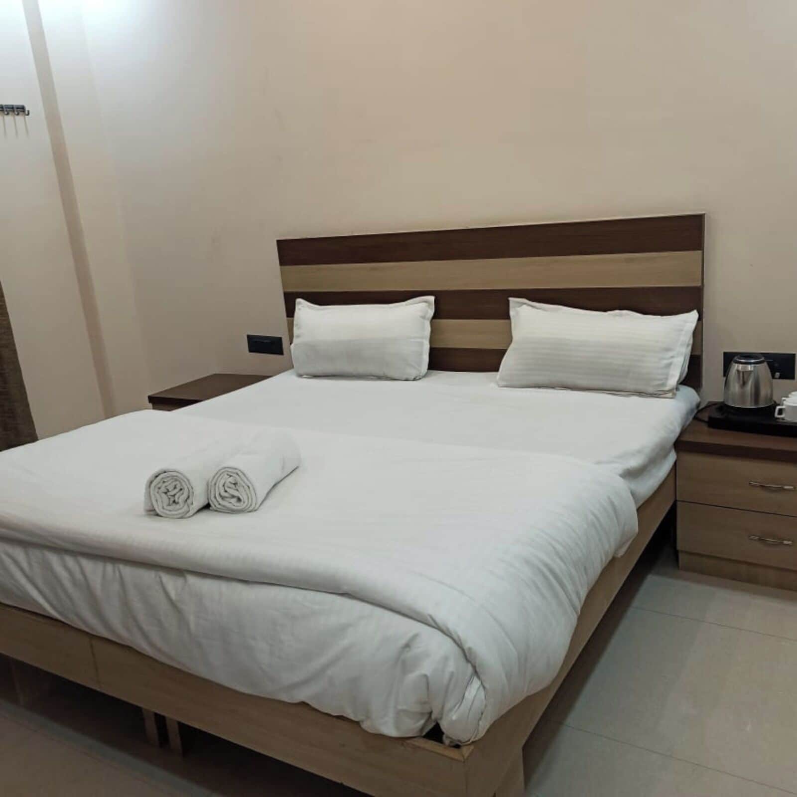 Leilighet – deluxe, balkong, byutsikt | 20 soverom, skrivebord, skrivebord for bærbar PC og strykejern/-brett