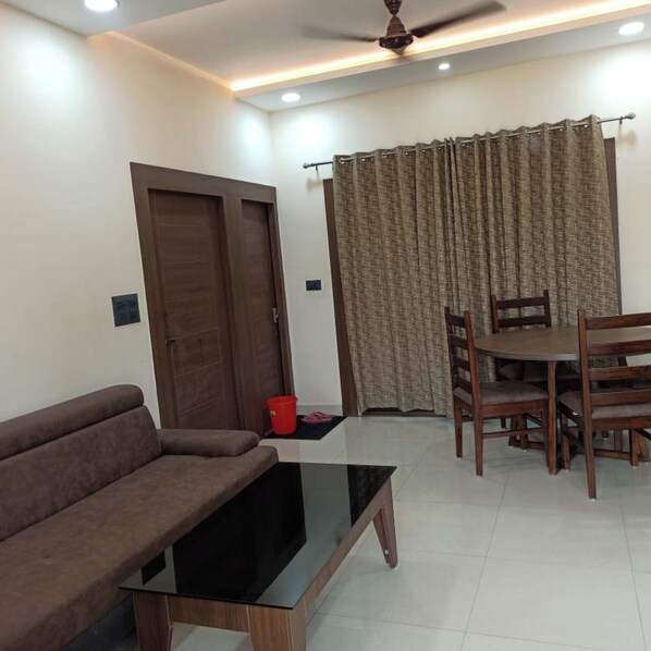 Deluxe appartement, balkon, uitzicht op de stad | 20 slaapkamers, een bureau, een laptopwerkplek