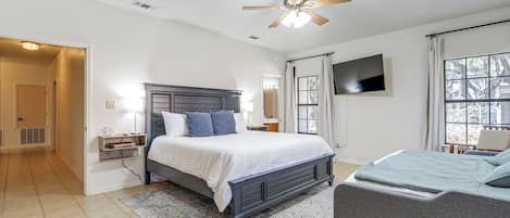 3 bedrooms, iron/ironing board, WiFi, bed sheets