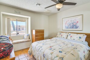 3 bedrooms, desk, Internet, bed sheets - Bullhead City Home w/ Views, Close to Lake Mohave! (Bullhead City)