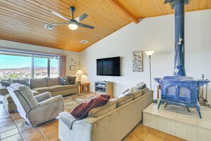TV - Bullhead City Home w/ Views, Close to Lake Mohave! (Bullhead City)
