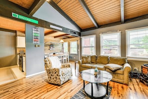 TV - Cortland Townhome - Walk to Greek Peak Mtn Resort! (Cortland)