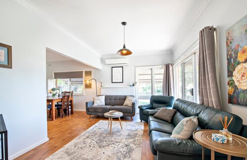 Rosewood Cottage - Stroll to Central, Cosy Escape