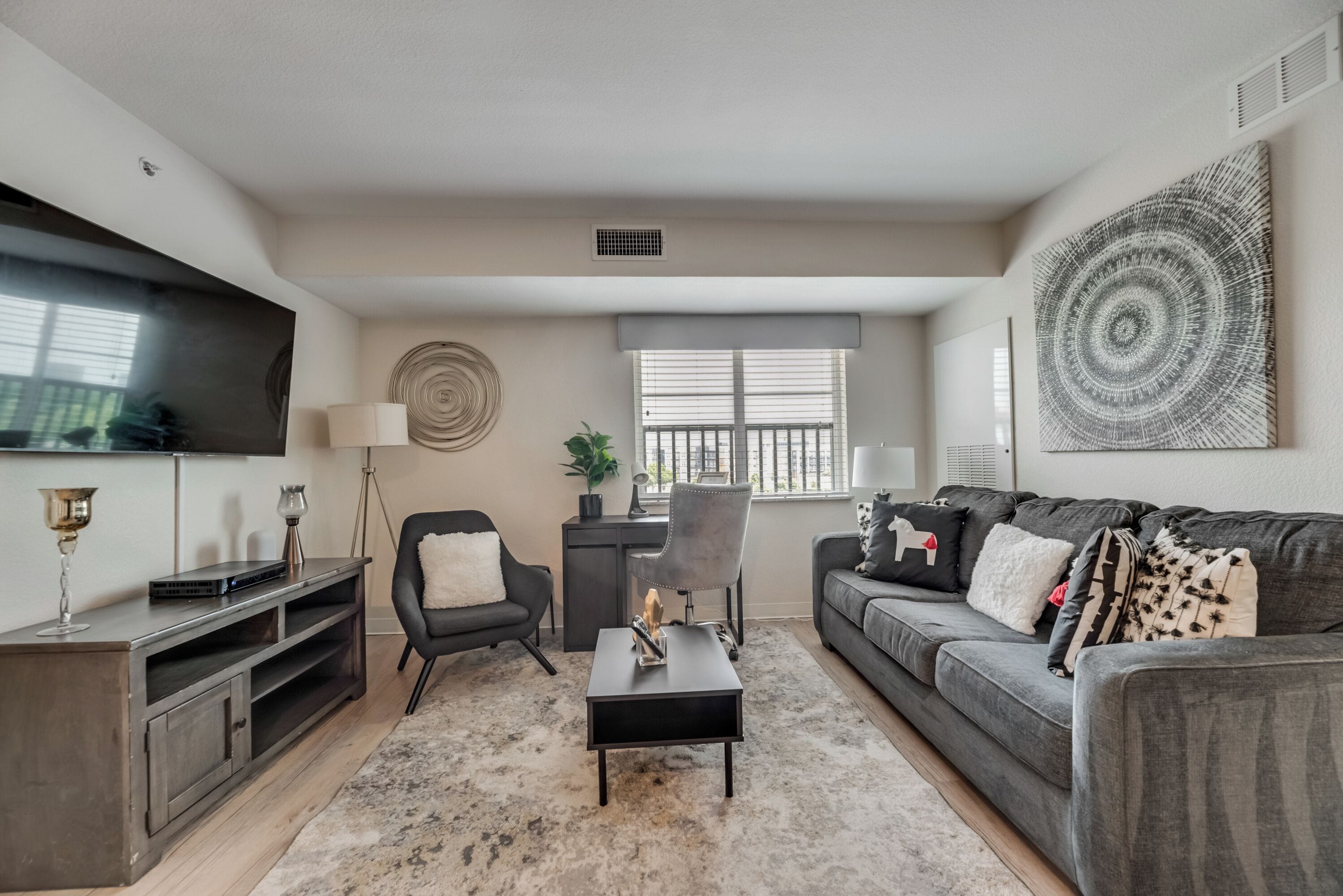 智能電視、壁爐