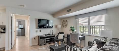 Smart TV, fireplace