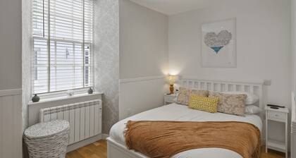 Apartment in Grade II Listed Building, Dartmouth