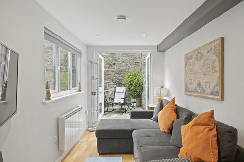 Apartment in Grade II Listed Building, Dartmouth