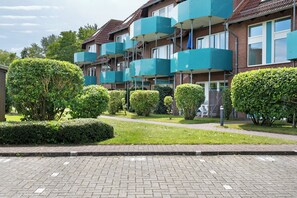 Exterior - Holiday Apartment 12 in Haus Borkum with Private Terrace and Wi-Fi (Wurster Nordseeküste)