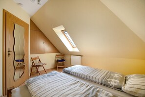 2 bedrooms, free WiFi, bed sheets - Apartment 'Ferienwohnung Heike Ludzuweit' with Private Terrace, Shared Garden and Wi-Fi (Ostenfeld)