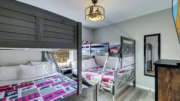 8 soveværelser, skrivebord, strygejern/strygebræt, weekendseng