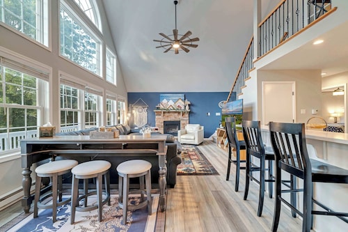 Hot Tub, Game Room, Dog Friendly, Sports Bar, A/C