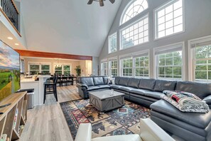 Fernseher, Kamin, Videospiele, Tischfußball