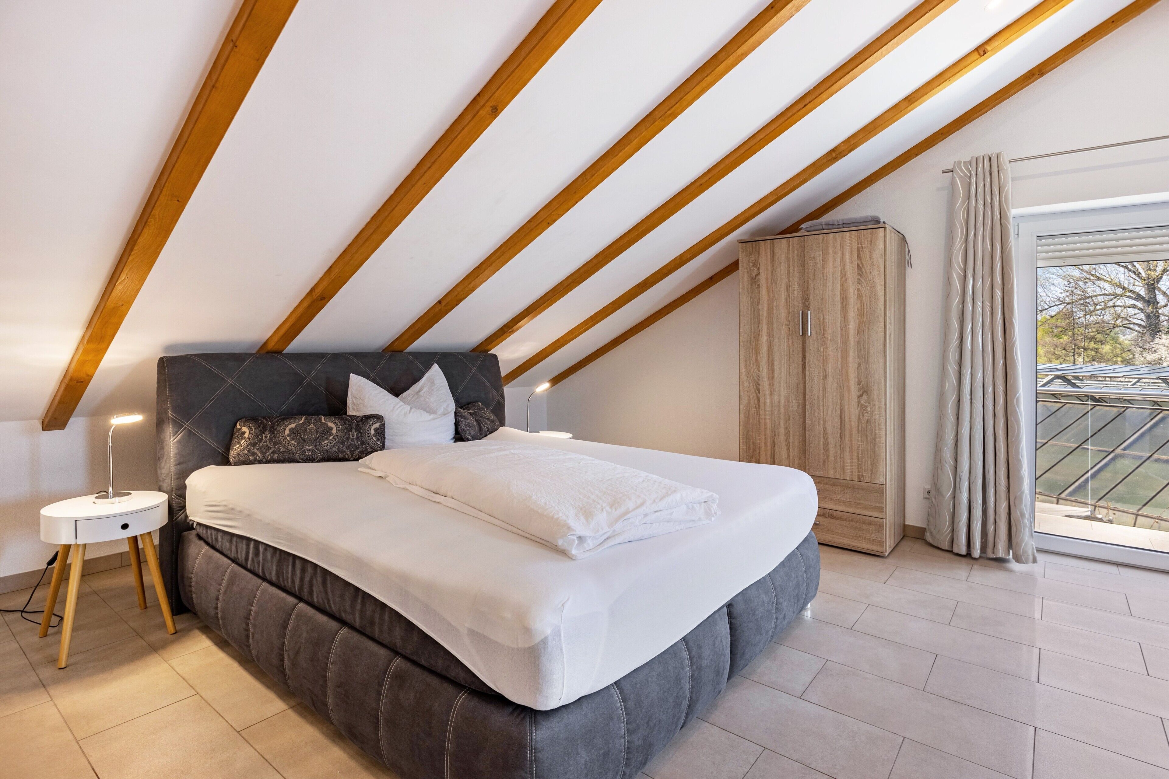 1 室のベッドルーム、WiFi (無料)、ベッドシーツ