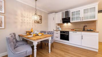 Kühlschrank, Ofen, Herdplatte, Geschirrspüler