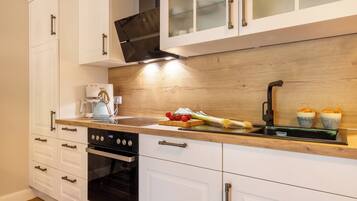 Kühlschrank, Ofen, Herdplatte, Geschirrspüler