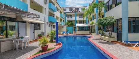 2 outdoor pools
