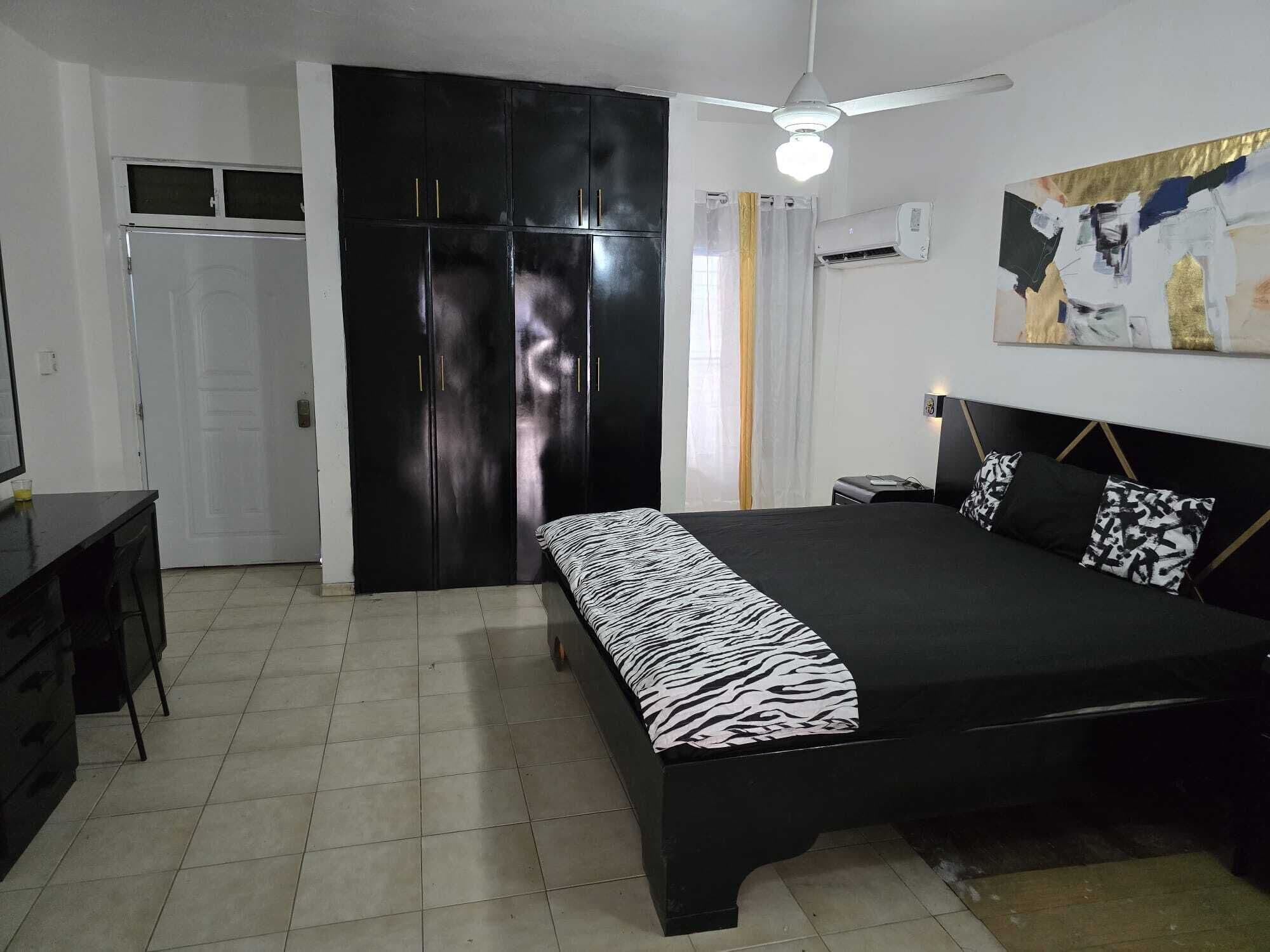 Kondominium, 1 Tempat Tidur King dengan tempat tidur Sofa | Seprai premium, busa memori, brankas, dan didekorasi berbeda-beda