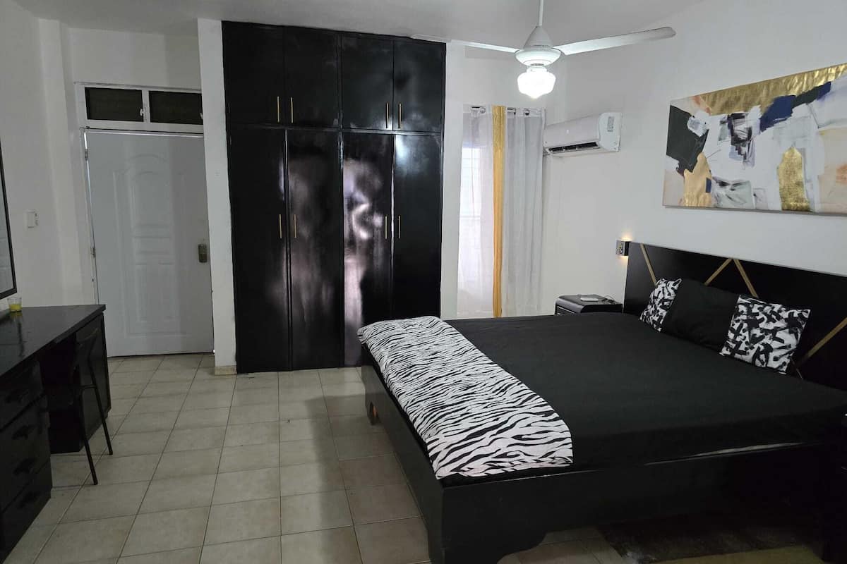 Condo, 1 cama King size y sofá cama | 1 habitación, ropa de cama de alta calidad y camas con efecto memoria
