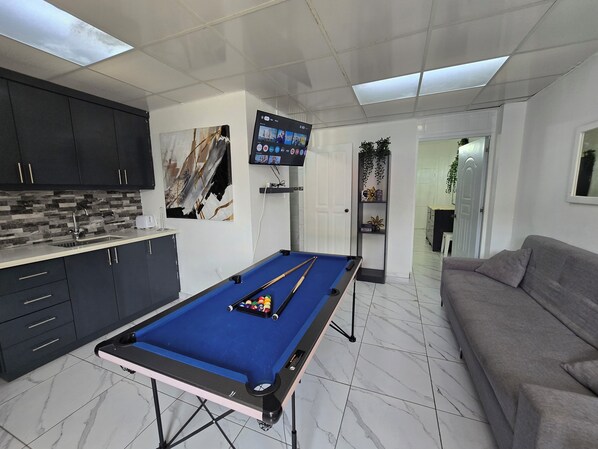 Luxury Condo, 1 Queen Bed with Sofa bed | Living area | 32-inch Smart TV with digital channels, Netflix, Hulu - Linkzup Europa Condos (Sosúa)