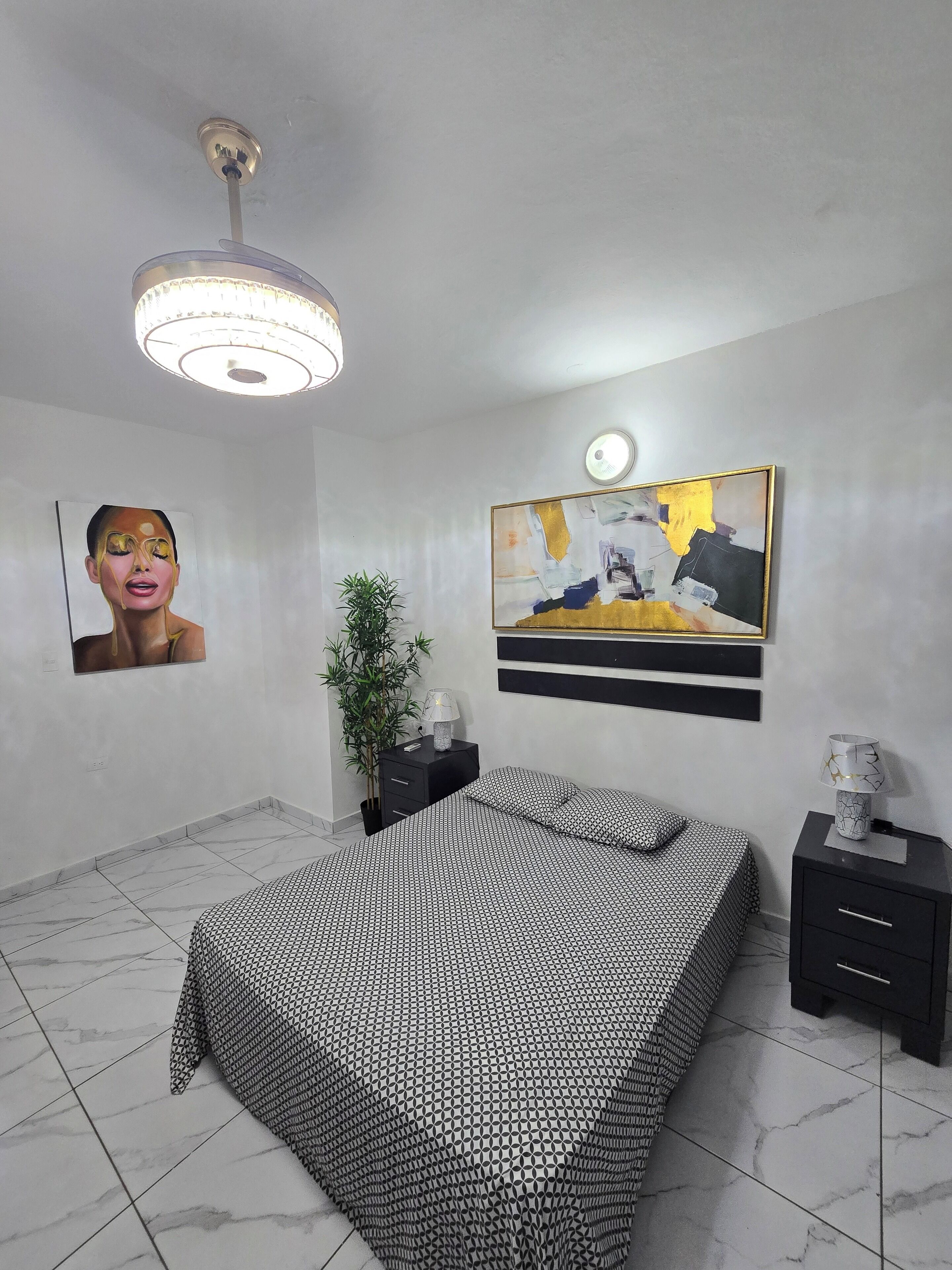 Luxury Condo, 1 Queen Bed with Sofa bed | Premium bedding, memory foam beds, in-room safe, individually decorated