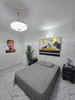 Luxury Condo, 1 Queen Bed with Sofa bed | Premium bedding, memory foam beds, in-room safe, individually decorated