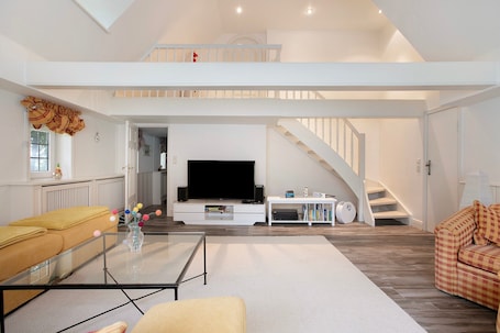 TV, DVD player. Apartment 'Auszeit' with Shared Garden and Wi-Fi
