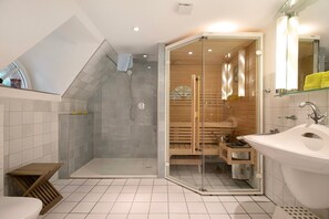 Regadera, secadora de cabello, toallas 