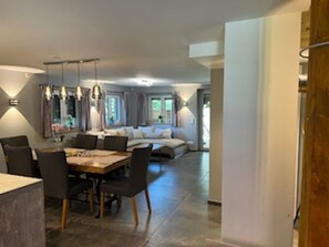 Interior - Holiday Home 'Ferienhaus 6 Personen' with Private Terrace, Private Garden and Wi-Fi (Weißensberg)