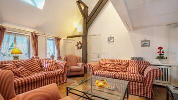 Tv, pejs, dvd-afspiller, stereoanlæg