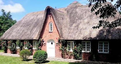 Apartment 'Friesenhaus' with Shared Garden and Wi-Fi